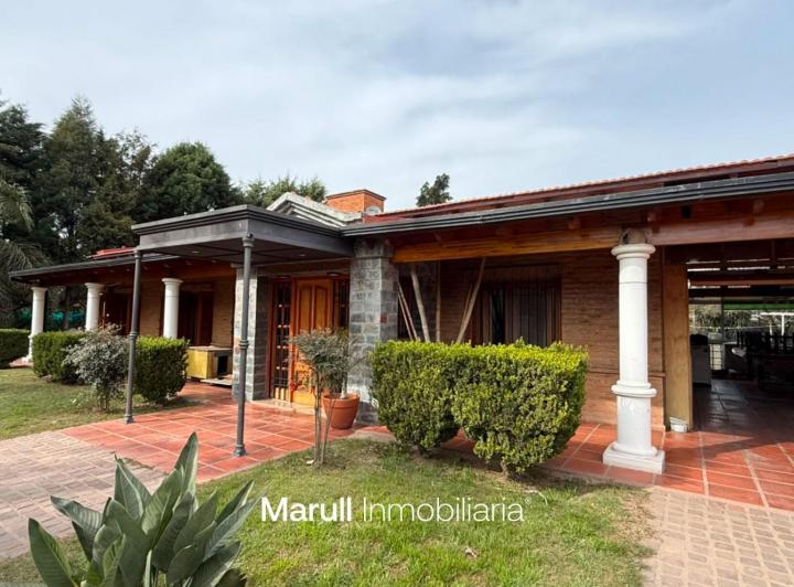 Casa · 2500m² · 6 Ambientes · 2 Cocheras