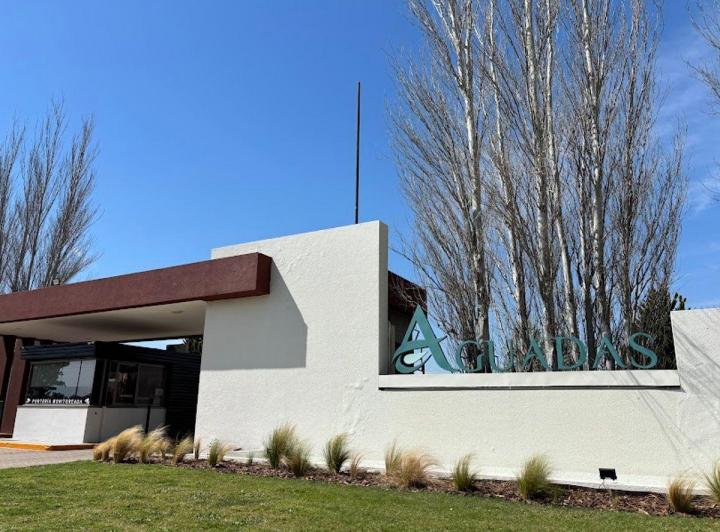 Terreno · 806m²