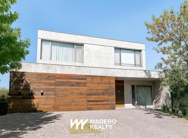 Casa · 379m² · 4 Ambientes · 2 Cocheras