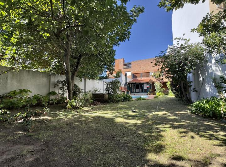 Casa · 300m² · 4 Ambientes · 2 Cocheras
