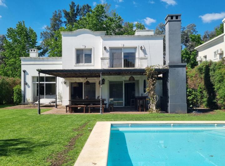 Casa · 187m² · 6 Ambientes · 1 Cochera