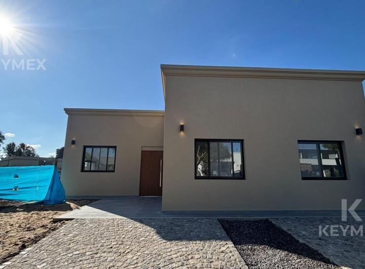 Casa · 105m² · 4 Ambientes · 2 Cocheras