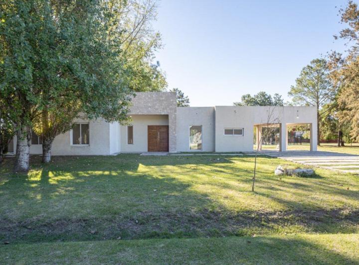 Casa · 108m² · 4 Ambientes · 3 Cocheras