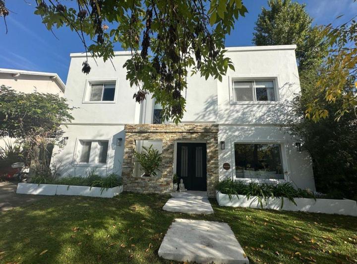 Casa · 175m² · 5 Ambientes · 2 Cocheras