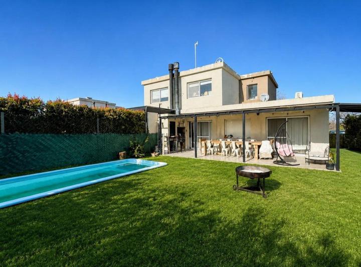 Casa · 100m² · 4 Ambientes · 1 Cochera