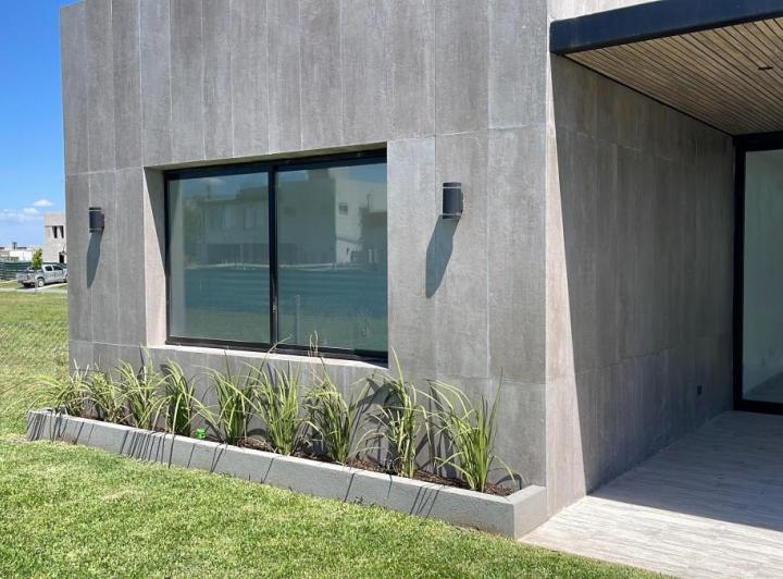 Casa · 168m² · 5 Ambientes · 4 Cocheras
