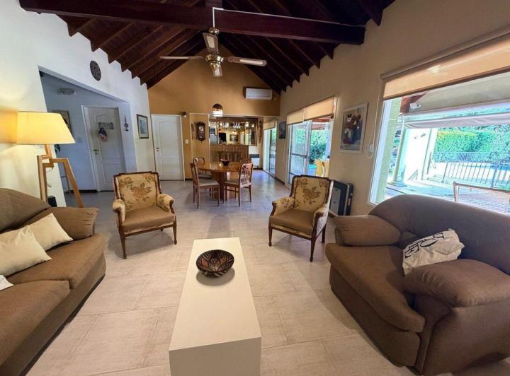 Casa · 175m² · 4 Ambientes · 2 Cocheras