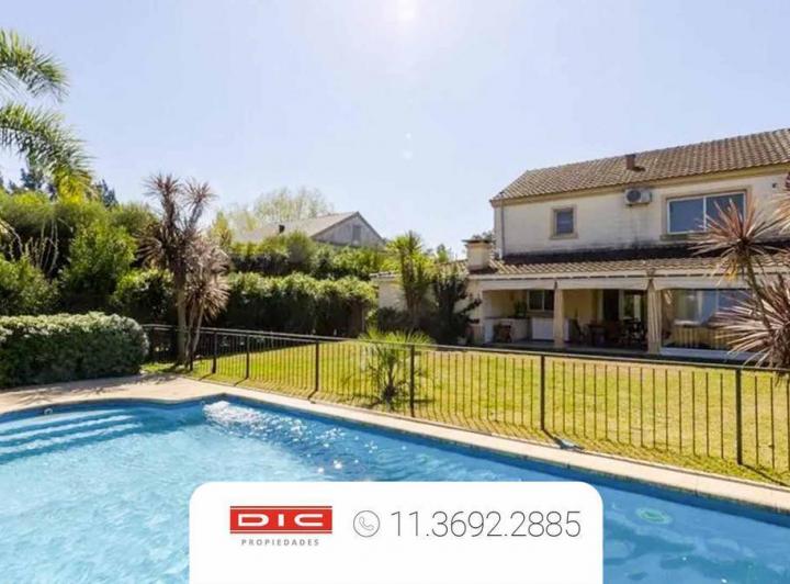 Casa · 185m² · 5 Ambientes · 2 Cocheras