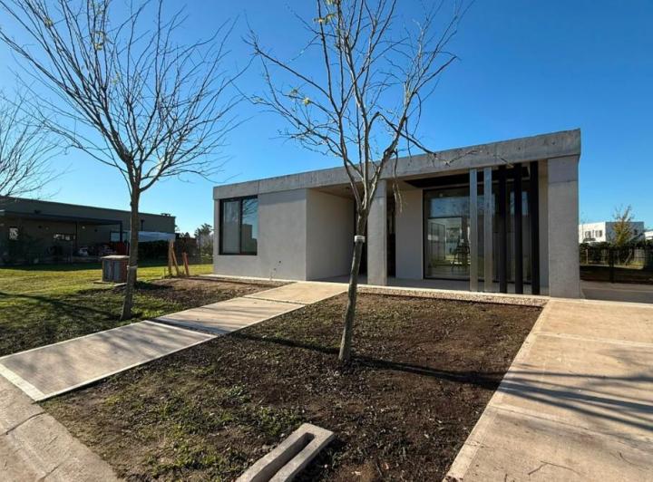 Casa · 175m² · 5 Ambientes · 2 Cocheras