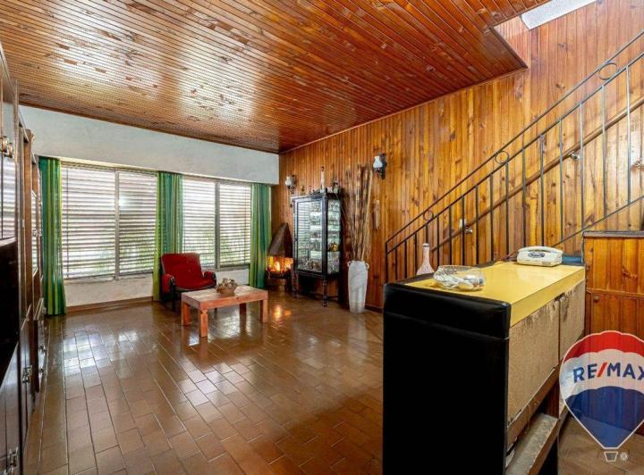 Casa · 237m² · 5 Ambientes · 2 Cocheras