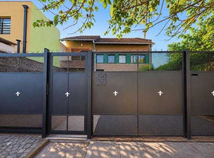 Casa · 140m² · 4 Ambientes · 3 Cocheras