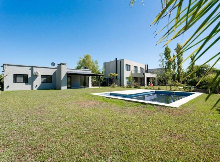 Casa · 140m² · 4 Ambientes · 1 Cochera