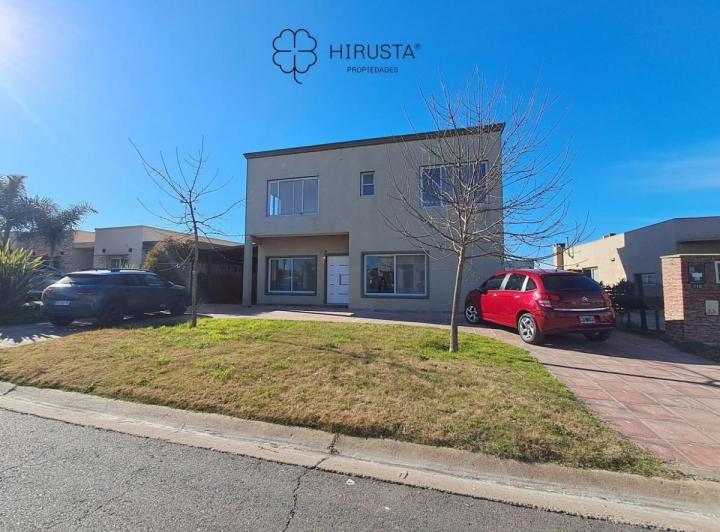 Casa · 177m² · 5 Ambientes · 2 Cocheras
