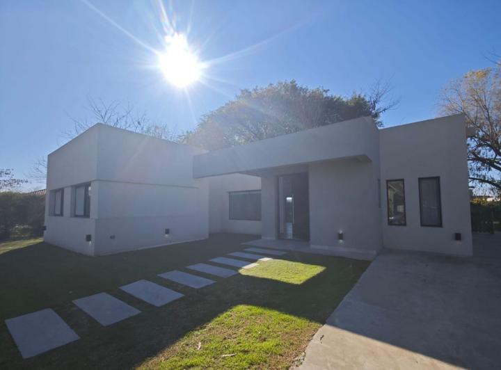 Casa · 170m² · 5 Ambientes · 1 Cochera