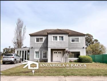 Casa · 200m² · 3 Dormitorios · 3 Cocheras
