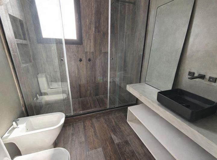 Casa · 255m² · 4 Ambientes · 1 Cochera