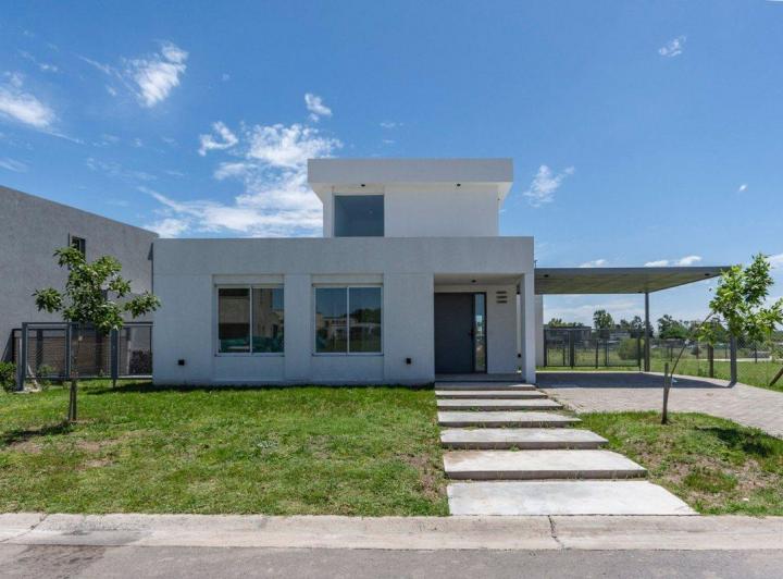 Casa · 163m² · 4 Ambientes · 3 Cocheras