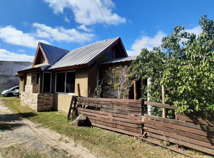 Casa · 180m² · 3 Ambientes · 1 Cochera