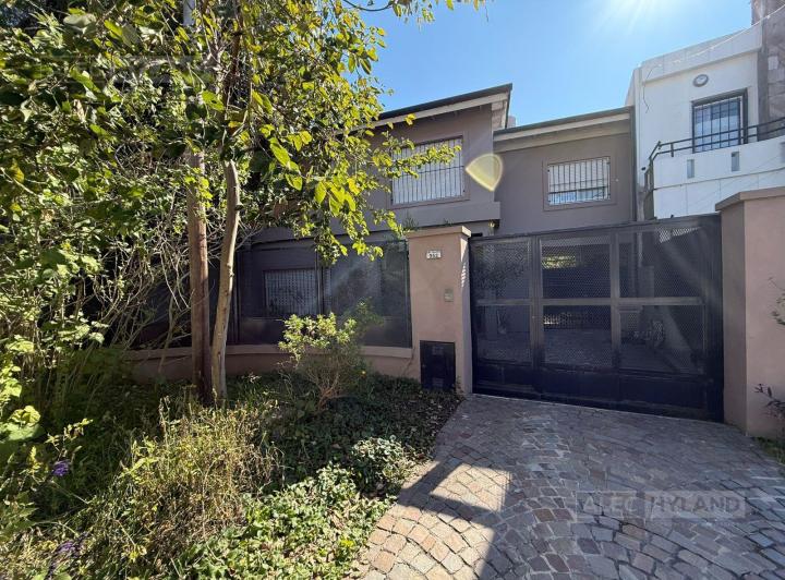 Casa · 160m² · 5 Ambientes · 2 Cocheras