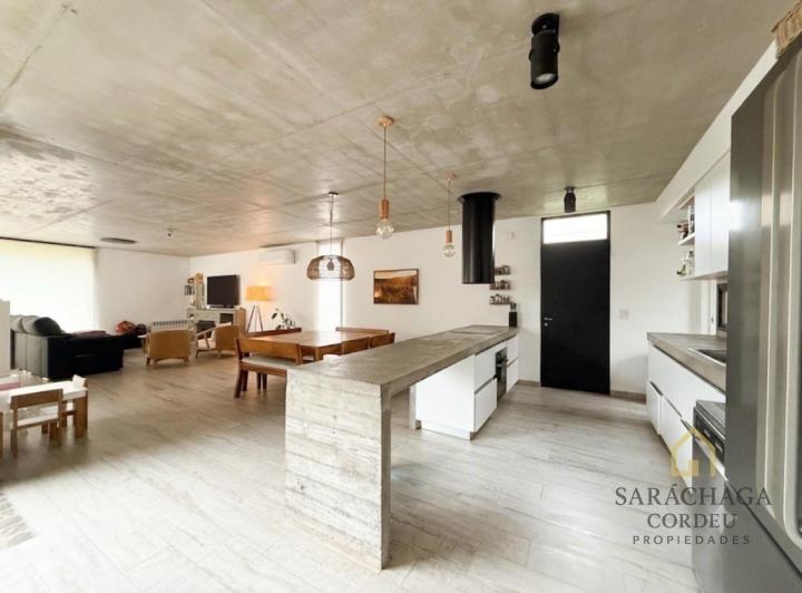 Casa · 186m² · 5 Ambientes · 2 Cocheras