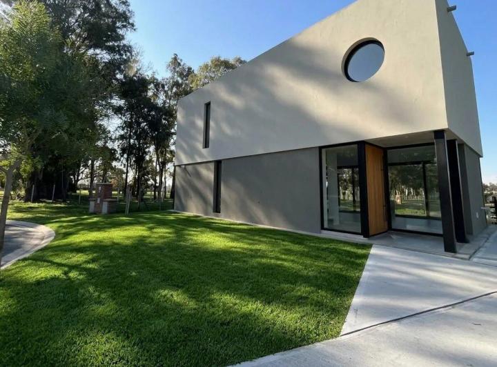 Casa · 153m² · 5 Ambientes · 2 Cocheras