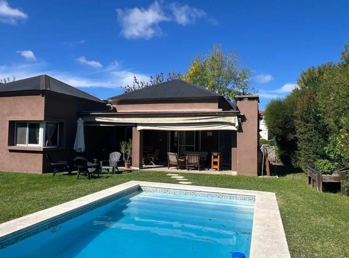 Casa · 134m² · 5 Ambientes · 2 Cocheras
