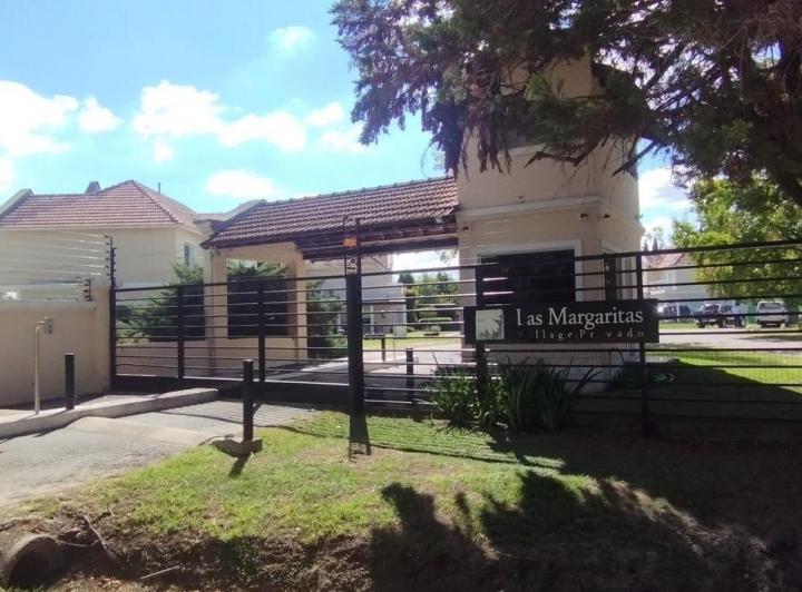 Casa · 90m² · 3 Ambientes · 2 Cocheras