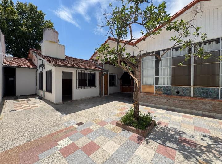 Casa · 150m² · 4 Ambientes · 1 Cochera