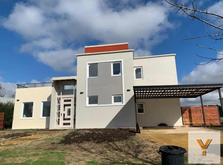 Casa · 233m² · 4 Ambientes