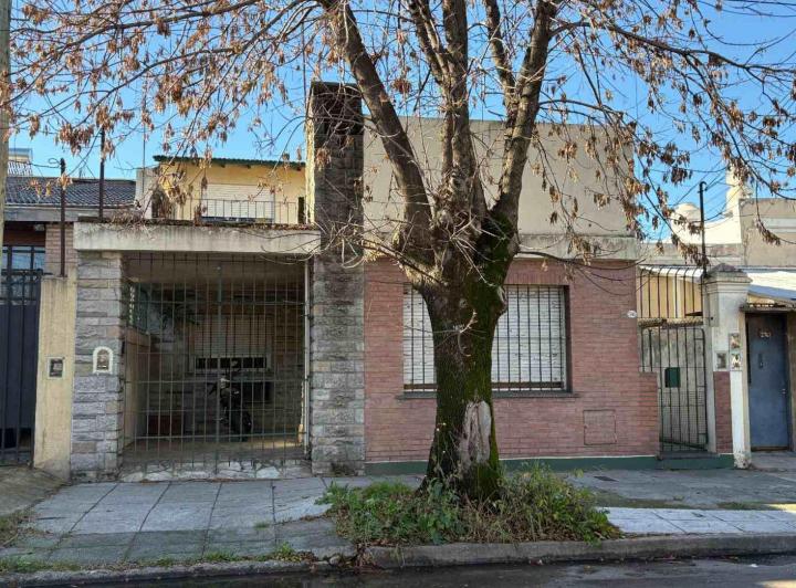 Casa · 198m² · 5 Ambientes · 1 Cochera