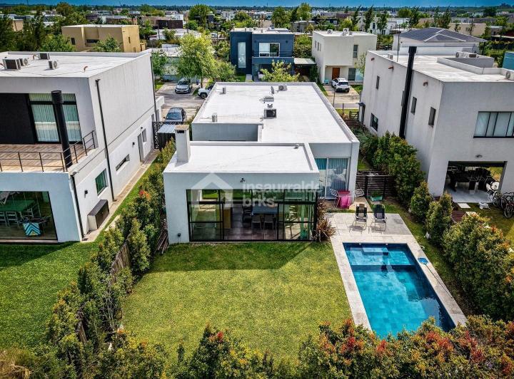 Casa · 154m² · 4 Ambientes · 3 Cocheras