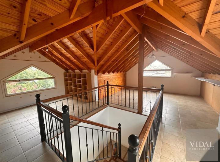 Casa · 196m² · 4 Ambientes · 2 Cocheras