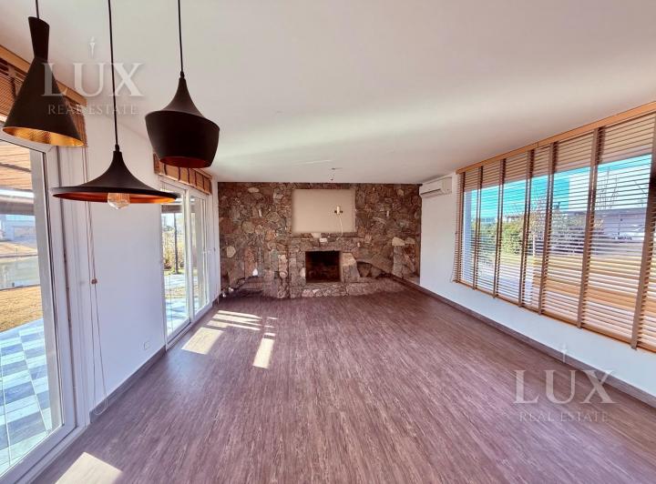 Casa · 241m² · 5 Ambientes · 5 Cocheras