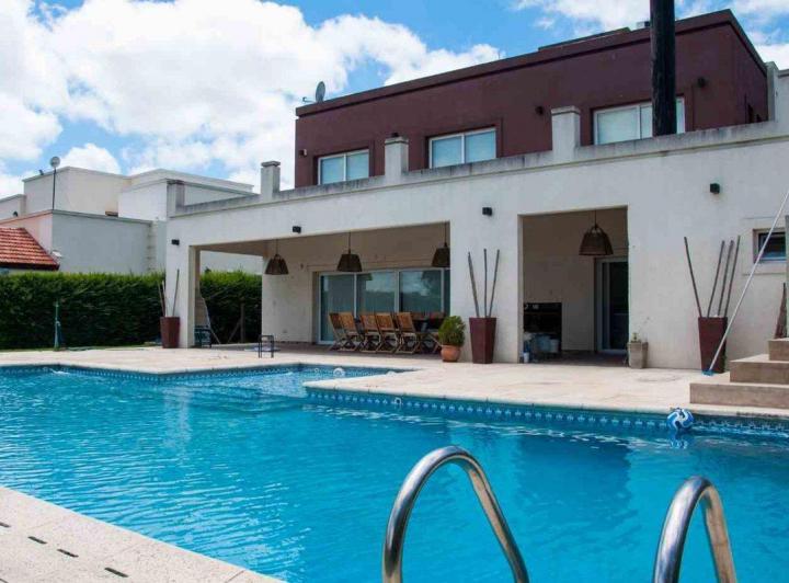 Casa · 209m² · 4 Ambientes · 1 Cochera