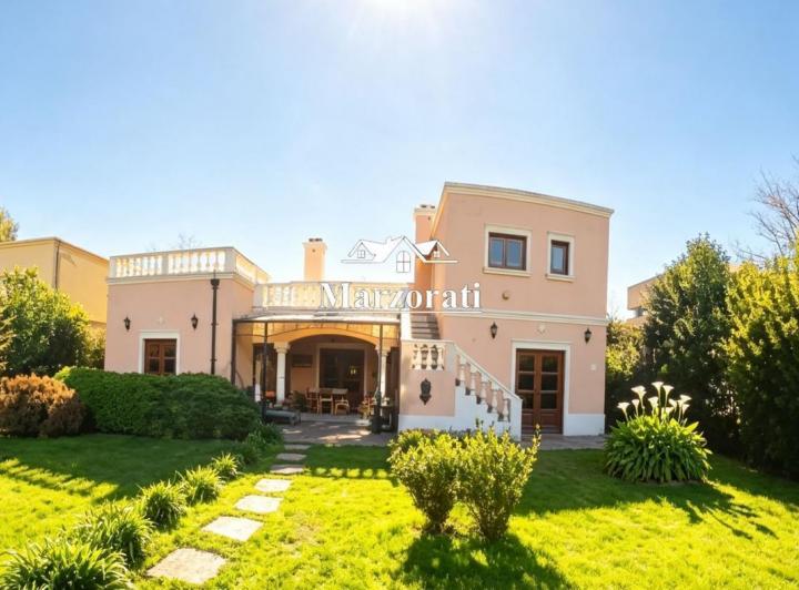 Casa · 184m² · 5 Ambientes · 2 Cocheras