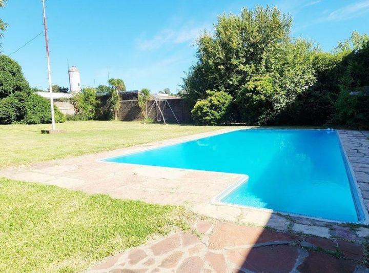 Casa · 180m² · 4 Ambientes · 2 Cocheras