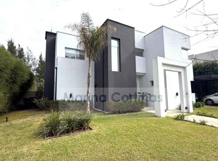 Casa · 179m² · 5 Ambientes · 3 Cocheras