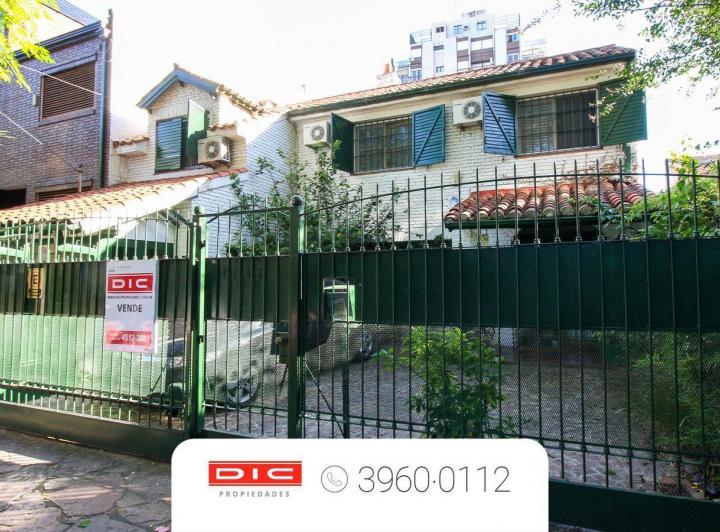 Casa · 212m² · 7 Ambientes · 2 Cocheras