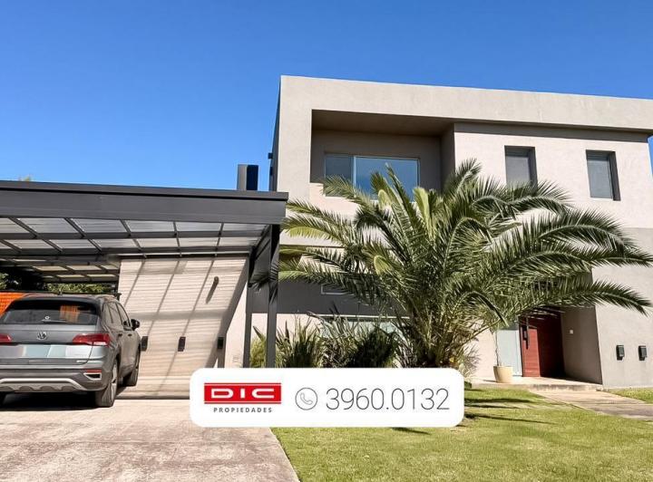 Casa · 178m² · 4 Ambientes · 2 Cocheras