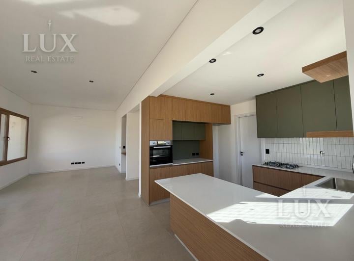 Casa · 164m² · 5 Ambientes · 2 Cocheras