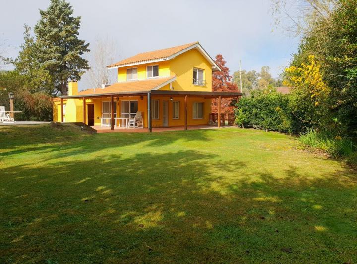 Casa · 170m² · 5 Ambientes · 2 Cocheras