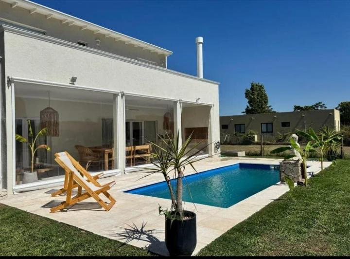 Casa · 170m² · 4 Ambientes · 3 Cocheras