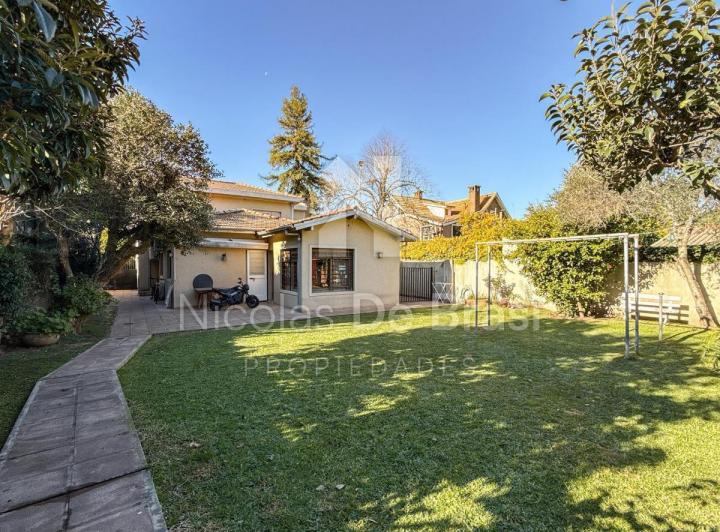 Casa · 382m² · 6 Ambientes · 3 Cocheras