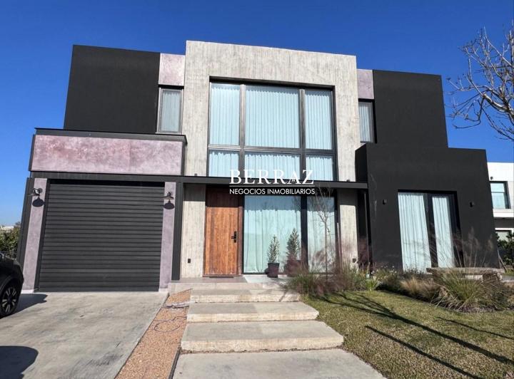 Casa · 300m² · 5 Ambientes · 1 Cochera