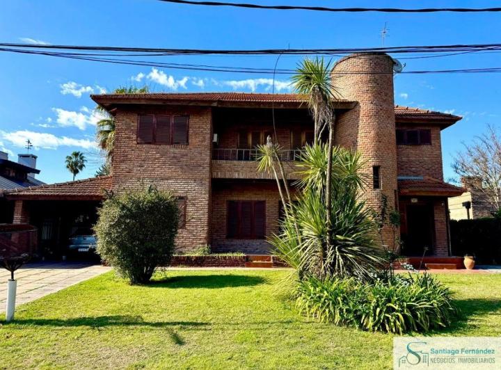 Casa · 186m² · 7 Ambientes · 3 Cocheras