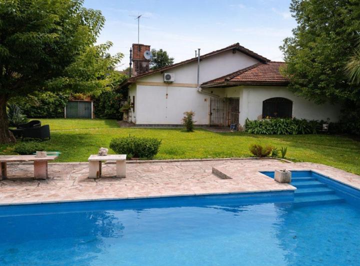 Casa · 160m² · 8 Ambientes · 1 Cochera