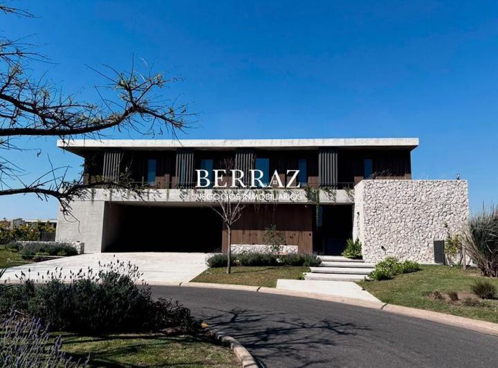 Casa · 458m² · 6 Ambientes · 6 Cocheras