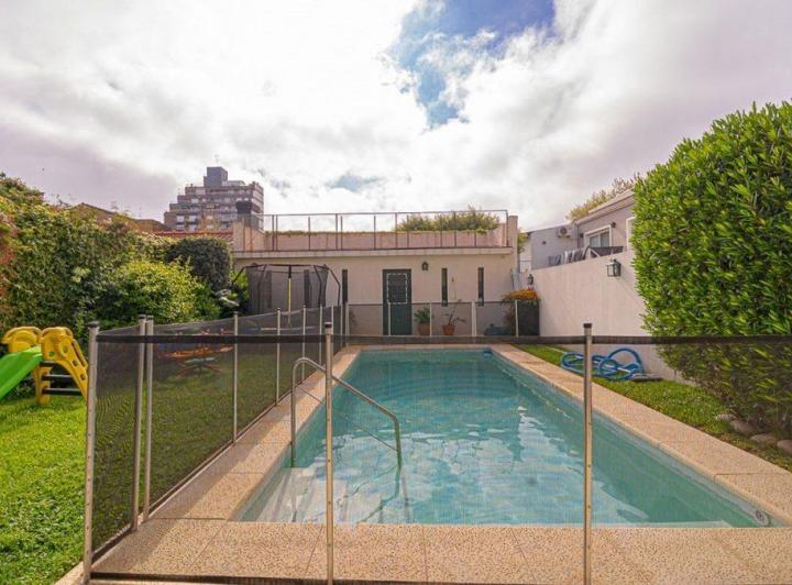 Casa · 290m² · 5 Ambientes · 1 Cochera