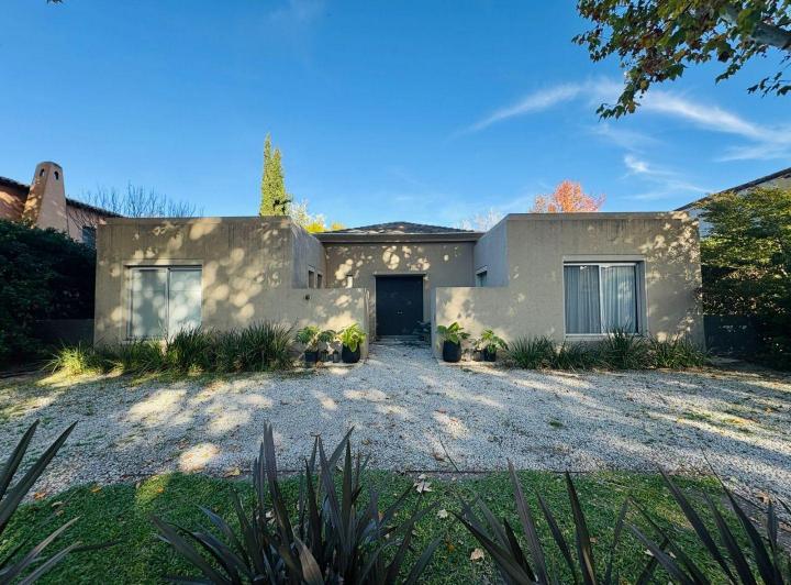 Casa · 220m² · 5 Ambientes