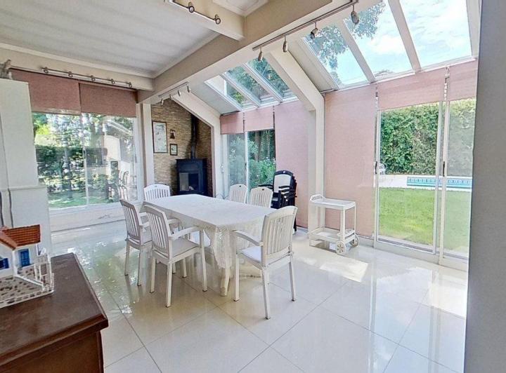 Casa · 297m² · 5 Ambientes · 2 Cocheras